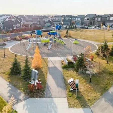 Cozy Suites In Calgary Area Balzac Экстерьер фото
