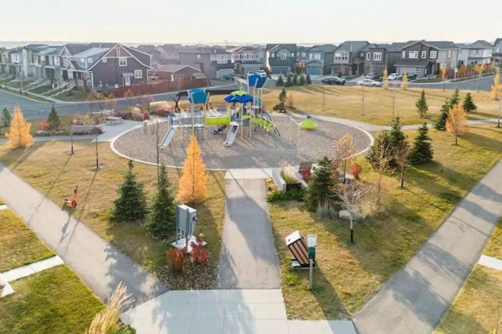 Cozy Suites In Calgary Area Balzac Экстерьер фото