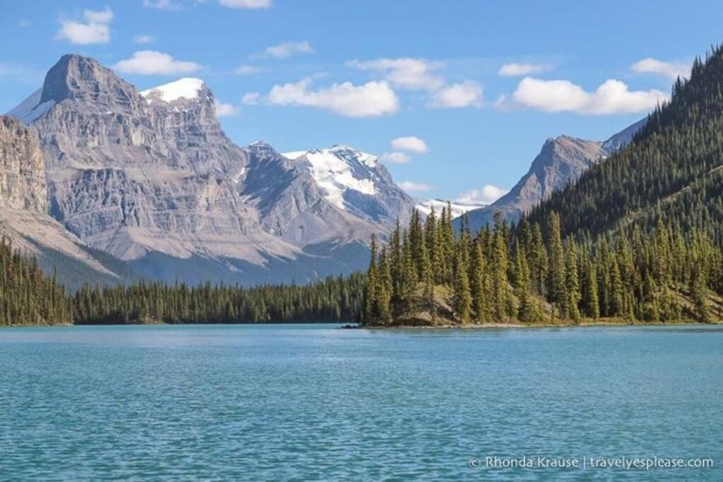 Cozy Suites In Calgary Area Balzac Экстерьер фото