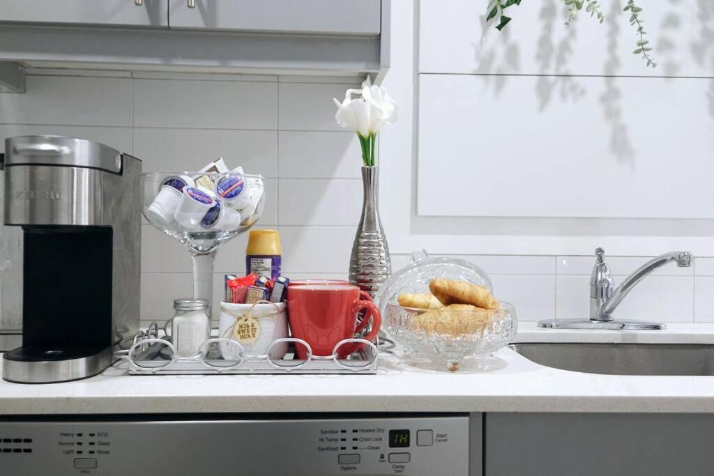 Cozy Suites In Calgary Area Balzac Экстерьер фото