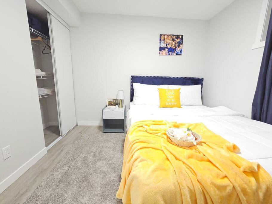 Cozy Suites In Calgary Area Balzac Экстерьер фото