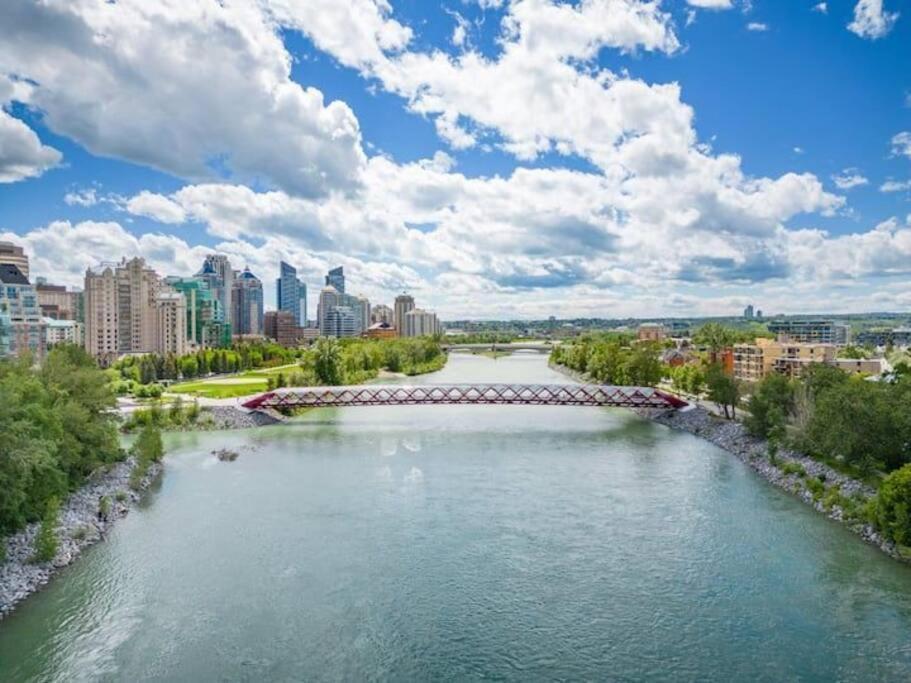 Cozy Suites In Calgary Area Balzac Экстерьер фото